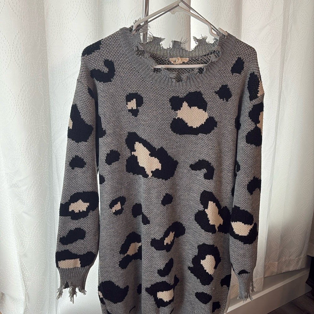 ee:some size M/L distressed cheetah sweater